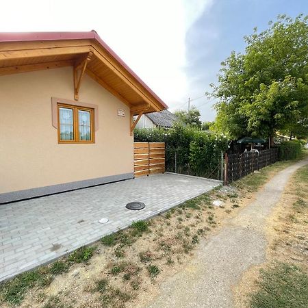 Ibolya Apartman Csisztapuszta Luaran gambar
